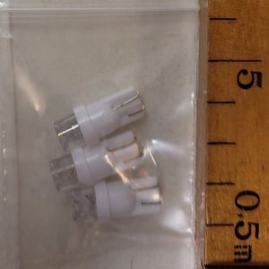 Ompelukoneen polttimot 3 kpl/pkt